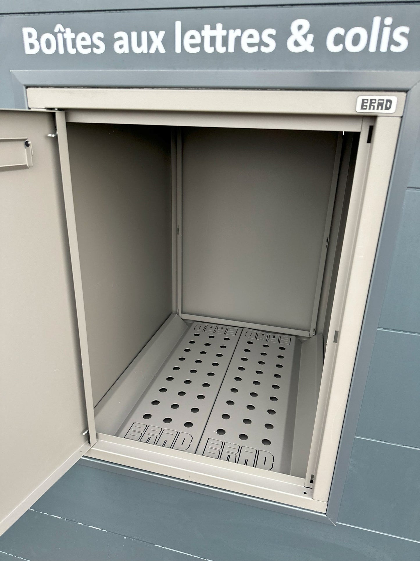 BRAD 3 EXCELLENCE CLE POSTE Boîte aux lettres et colis, pied design 1 porte